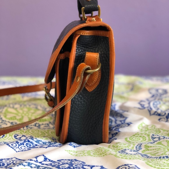 SOLD Vintage Dooney and Bourke Carrier Purse - Picture 4 of 14